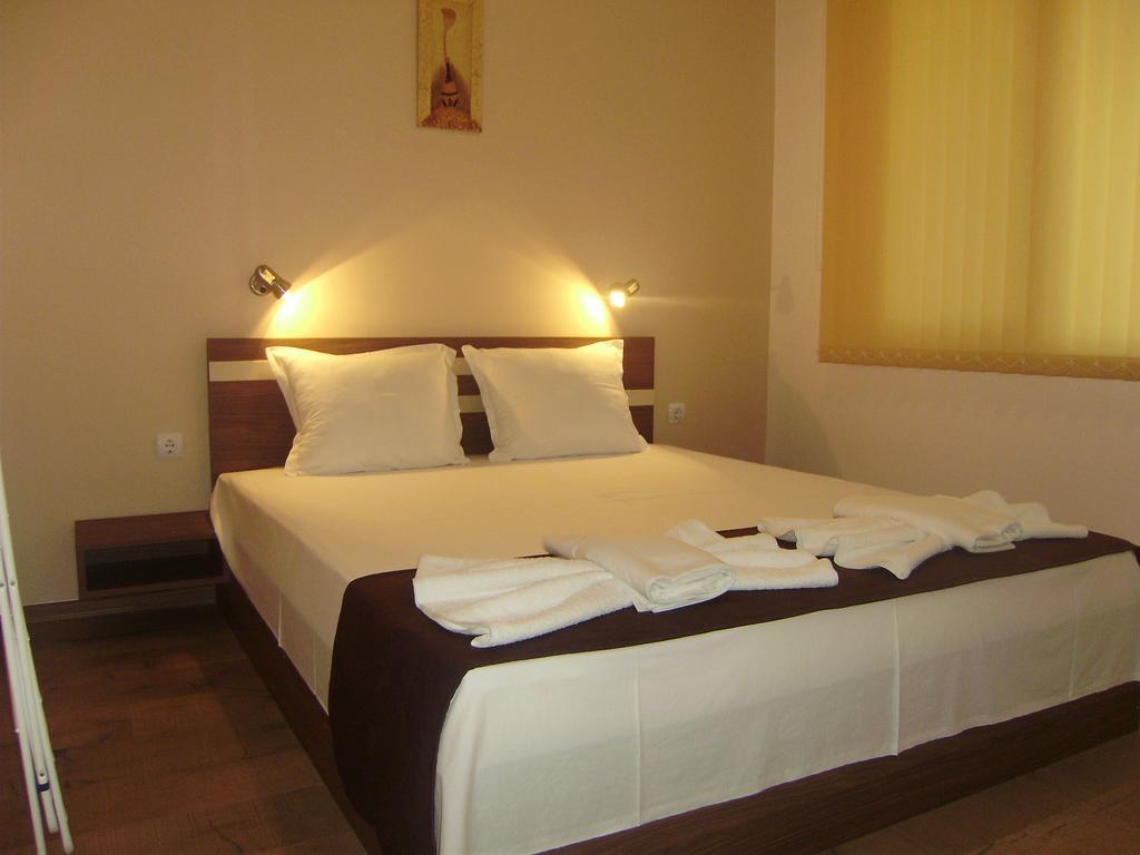 Apartments Vesi And Gery Pomorie Room photo