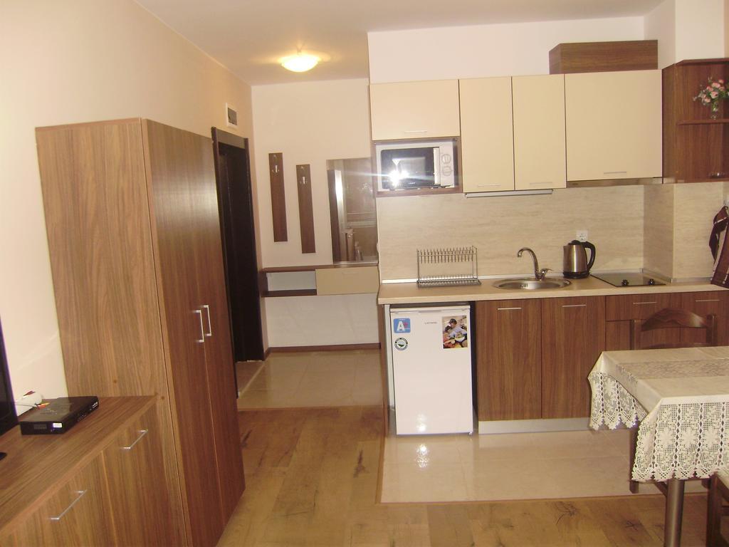 Apartments Vesi And Gery Pomorie Room photo