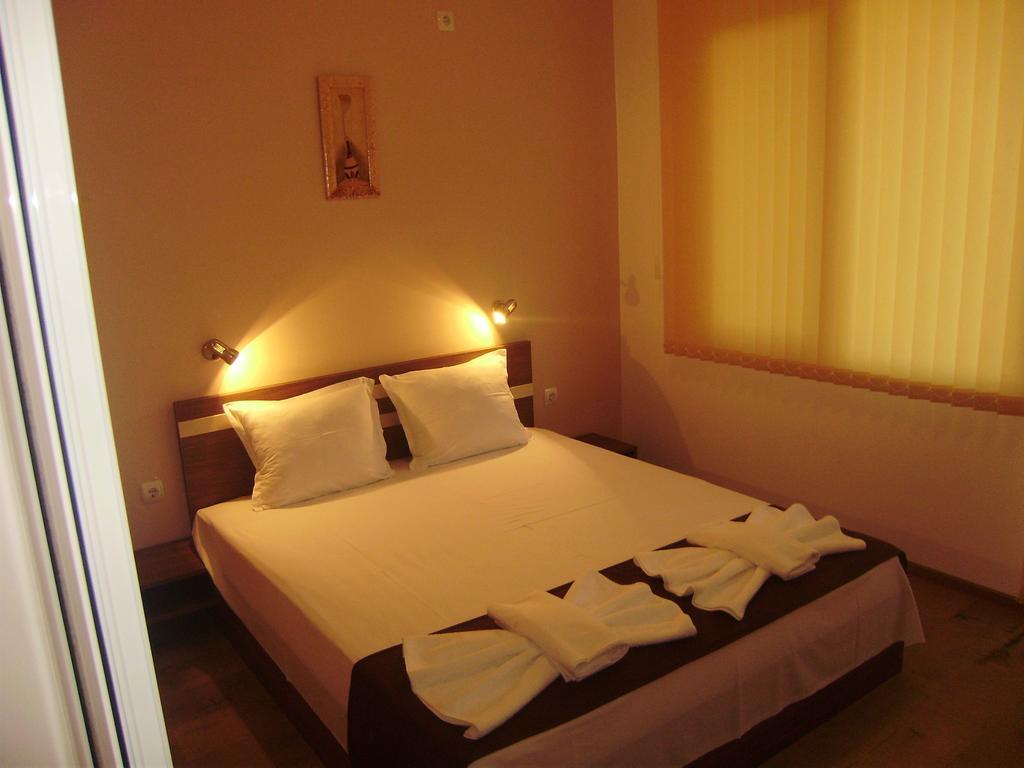 Apartments Vesi And Gery Pomorie Room photo